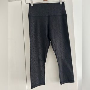 Lululemon black wave patters leggings size 8